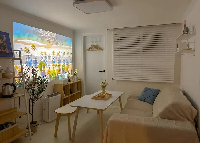 Itaewon Station 10 Minutes,gyeongnidan-gil,itaewon World Food Street,beam Projector,netflix Wifi * Seoul