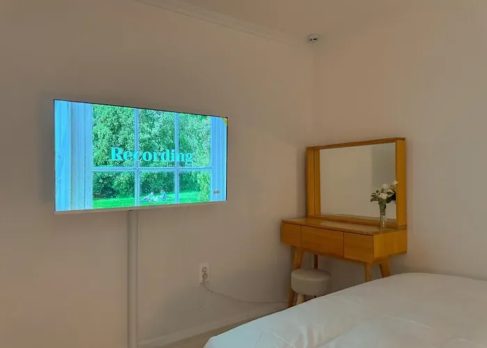 Itaewon Station 10 Minutes,gyeongnidan-gil,itaewon World Food Street,beam Projector,netflix Wifi *