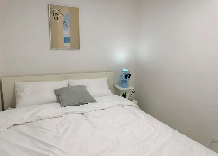 Itaewon Station 10 Minutes,gyeongnidan-gil,itaewon World Food Street,beam Projector,netflix Wifi *
